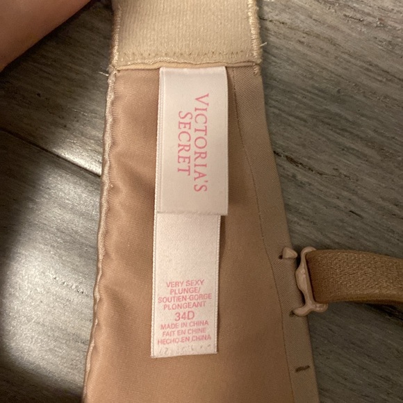 Victoria’s Secret Very Sexy Plunge 34d -adjustable strap location/multi-way nude - Picture 5 of 11